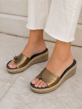 Donald pliner low wedge slip on sandal